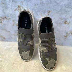 BLONDO Women’s Slip ons